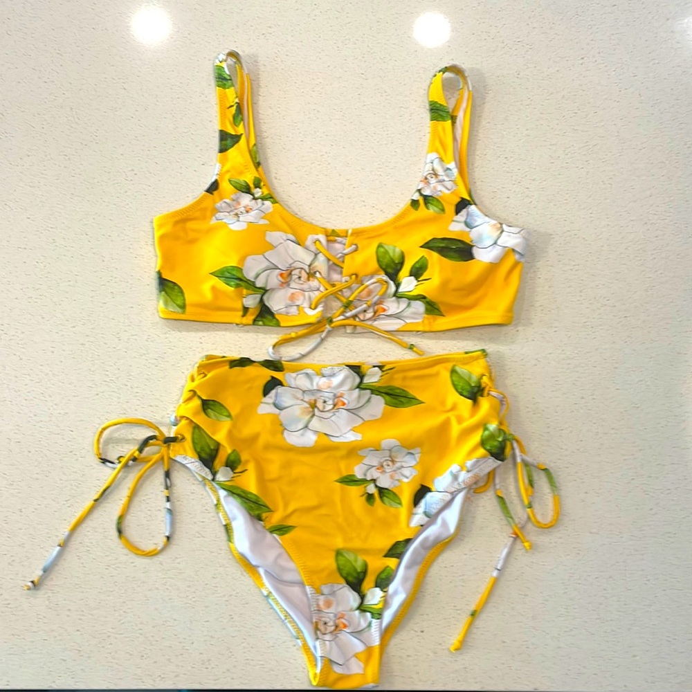 Cupshe Highwaisted Bikini